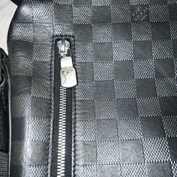 Louis Vuitton Crossbody - Picture 2 of 9